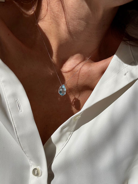 Catenina in oro con topazio azzurro