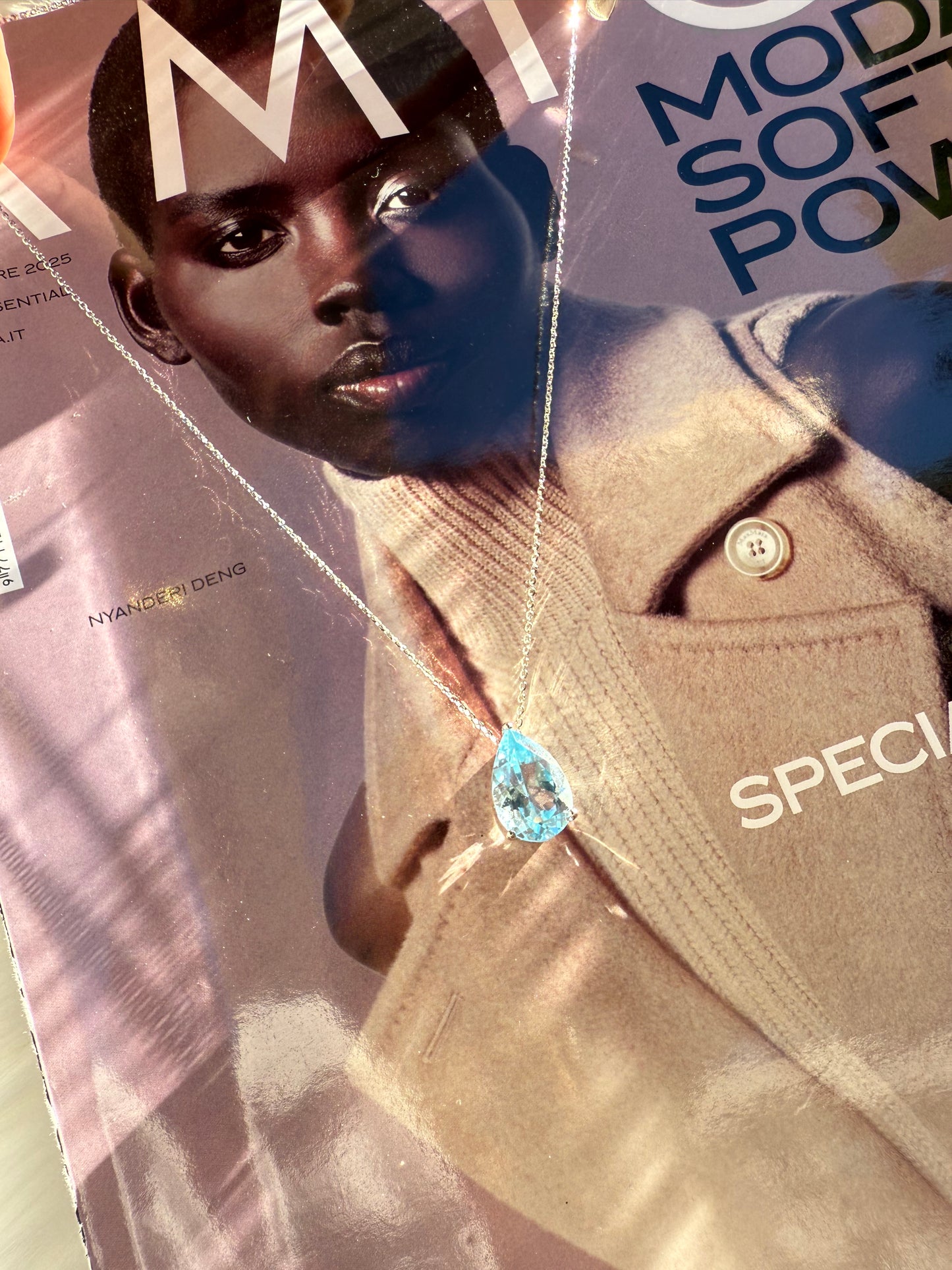 Catenina in oro con topazio azzurro