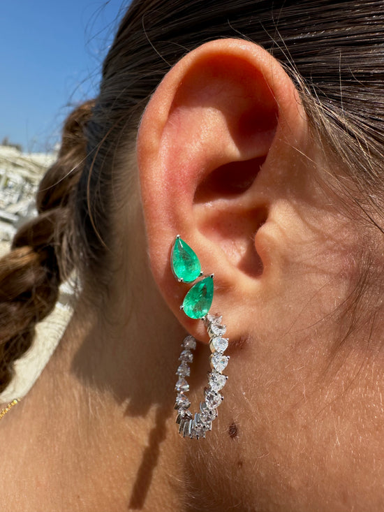 Orecchini in oro con goccine di smeraldo 1.50
