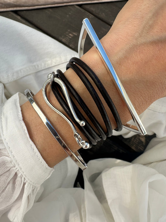 Bracciale di cuoio con uncino