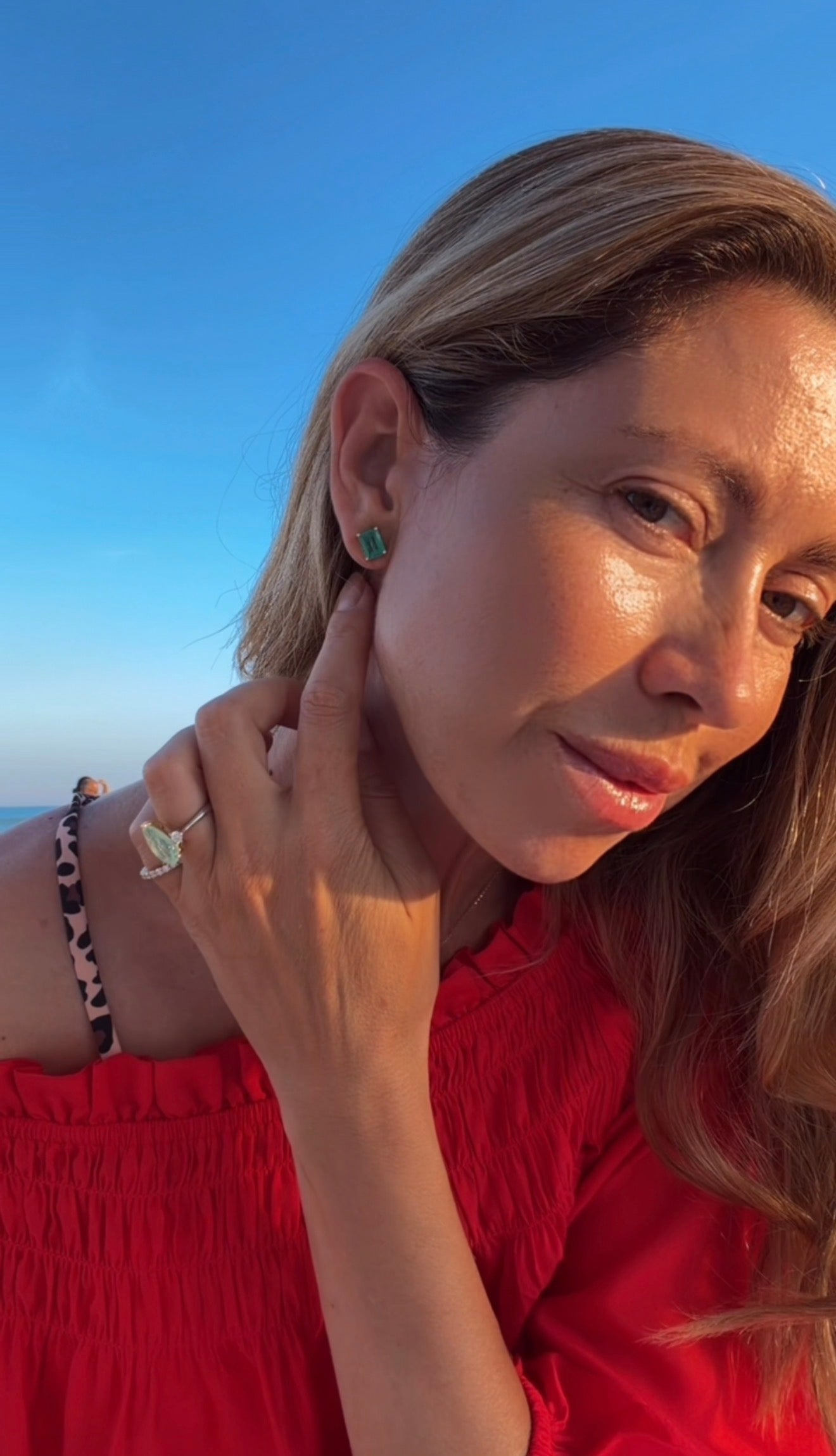 Earrings with emeralds 4.38