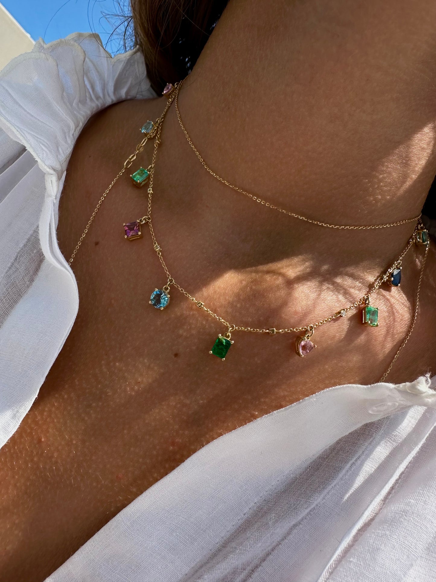 Catenina con pietre pendenti