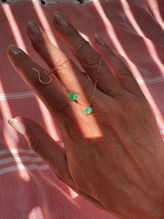 Mono orecchino con smeraldo quadrato