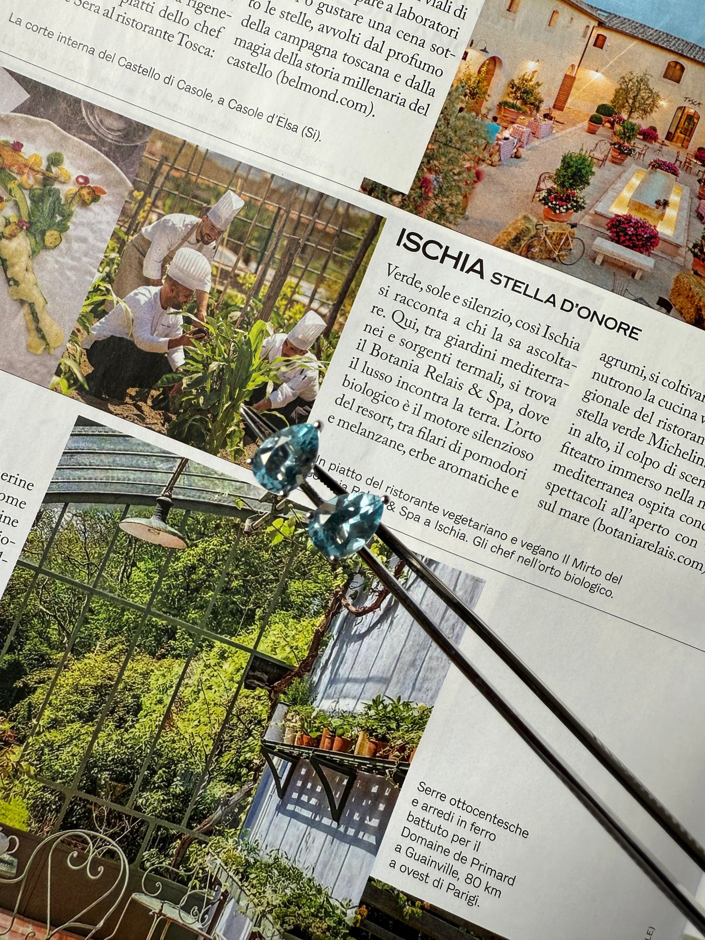 Orecchini in oro con goccine di topazio azzurro