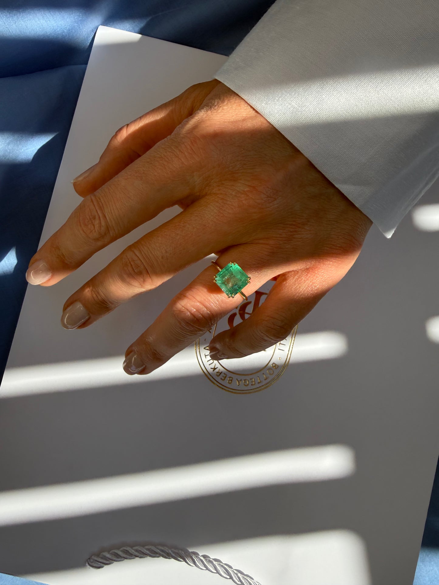 Anello con smeraldo 3.28