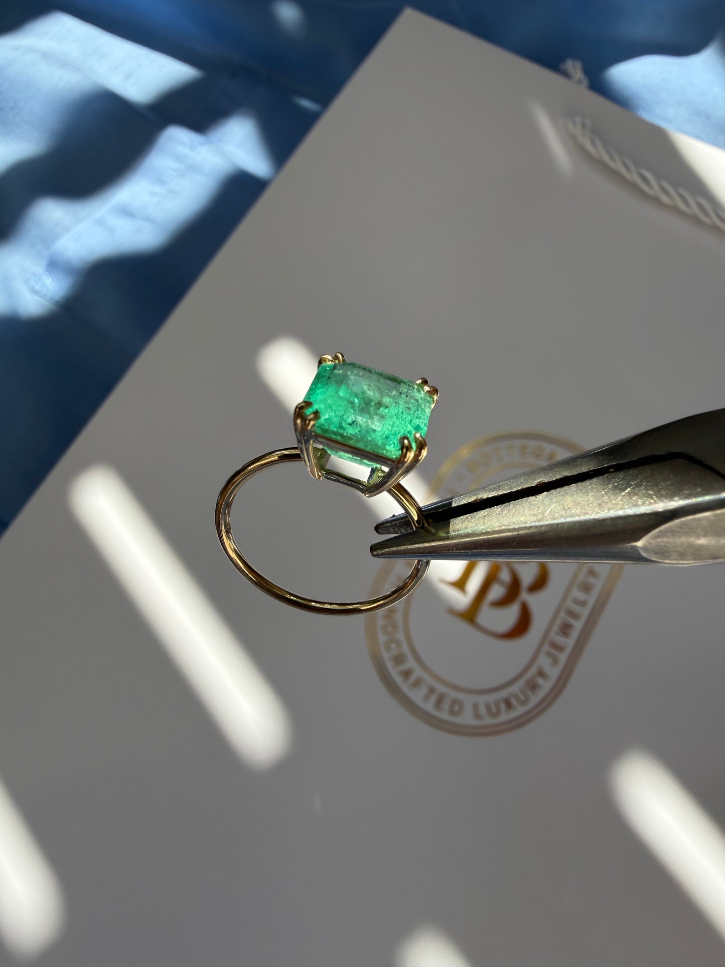 Anello con smeraldo 3.28