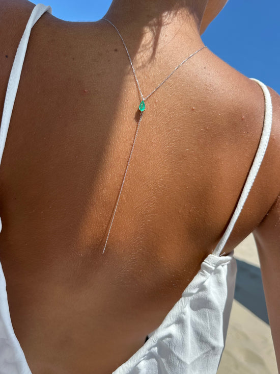 Sautoir in oro con goccia di smeraldo 0.85