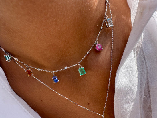 Catenina con pietre preziose pendenti