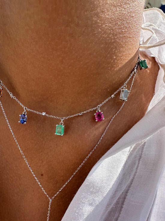 Catenina con pietre preziose pendenti