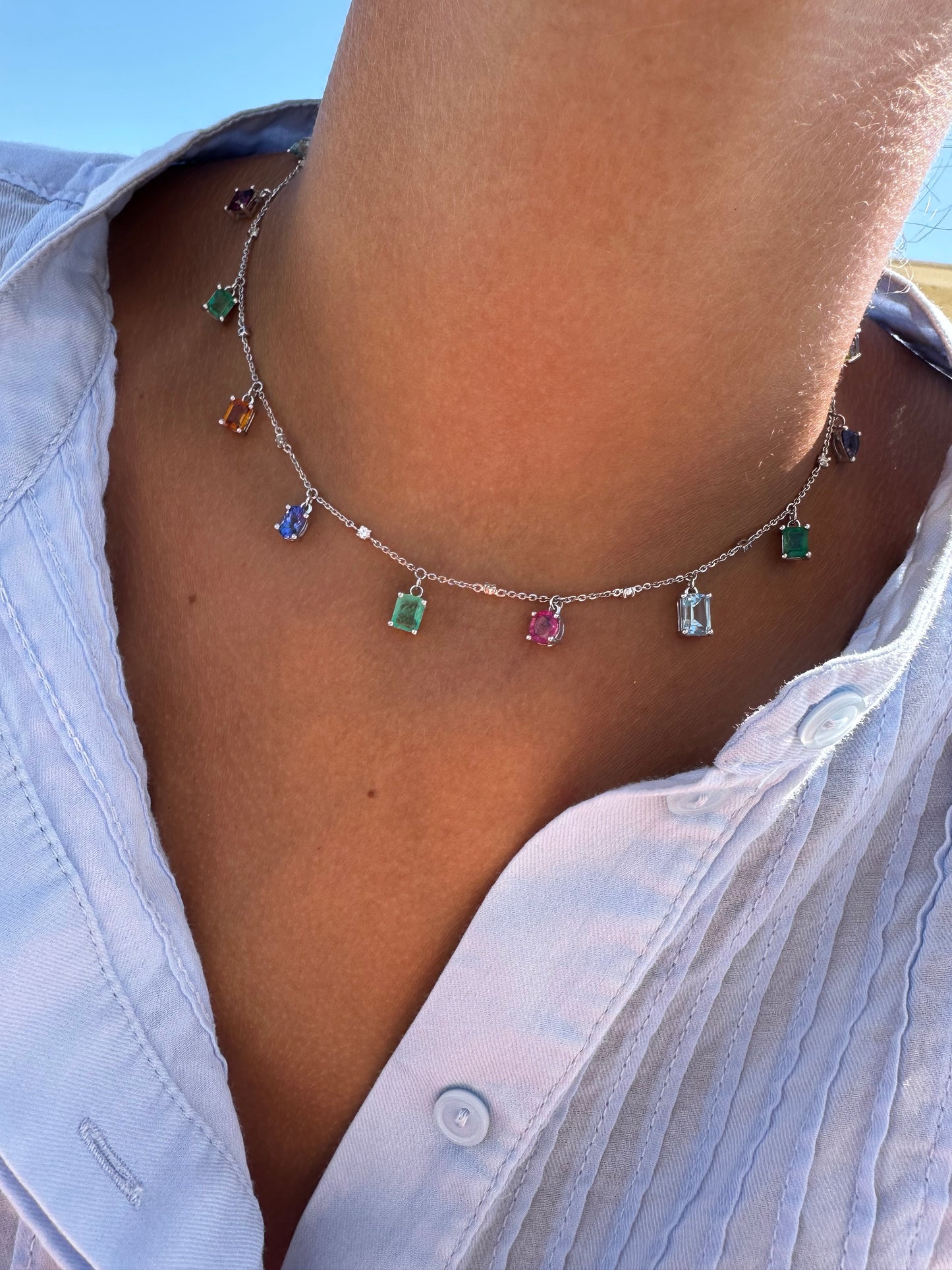 Catenina con pietre preziose pendenti