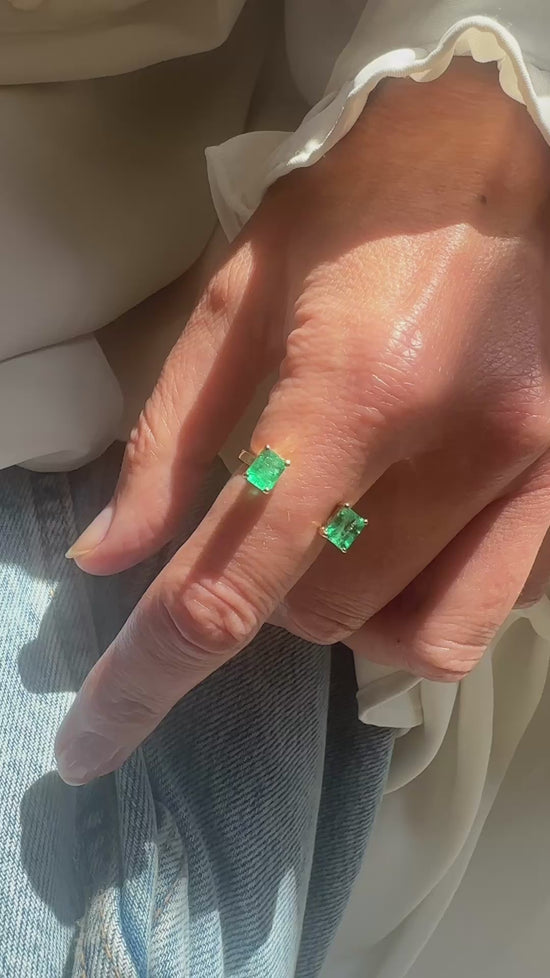 Carica e riproduci video nel visualizzatore Galleria, Anello con smeraldi
